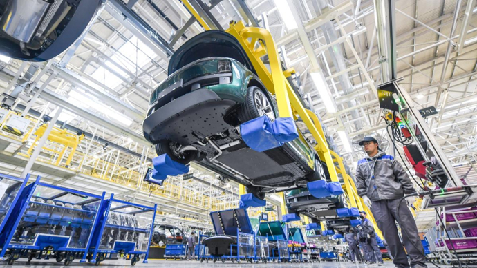 外媒：比亚迪超越特斯拉，成全球最大电动汽车制造商